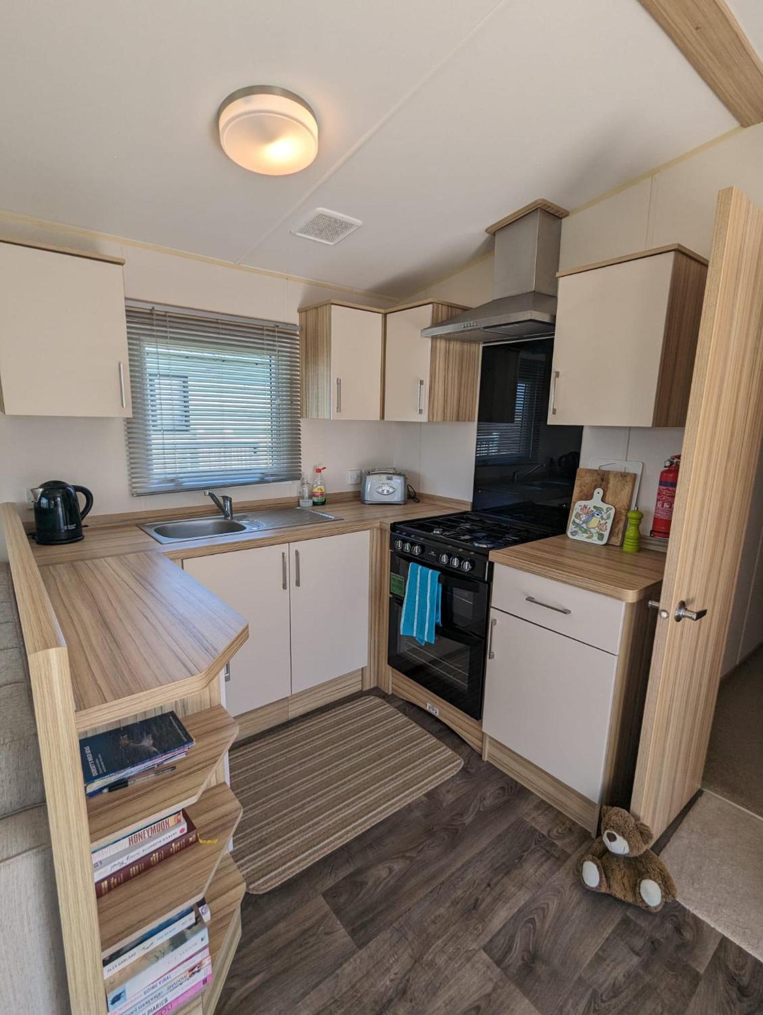 Lovely Bright Modern Caravan Swanage On Peaceful And Tranquil Holiday Park Eksteriør billede